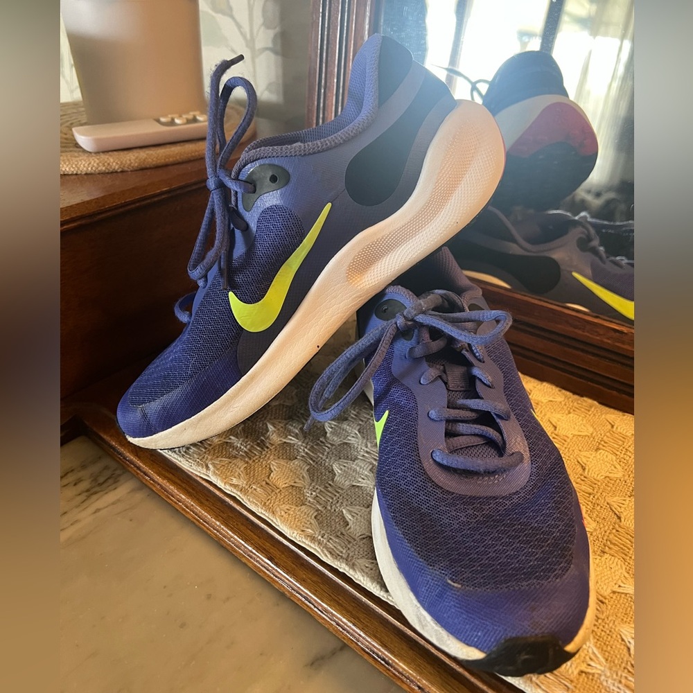 NIKE‎ Revolution 7 Classic Athletic Sneakers Blue Lime Green Black White Kids 5Y